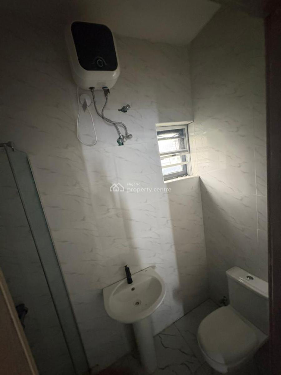 Single Room in a Shared Apartment, Lekki, Lagos, Flat / Apartment for Rent