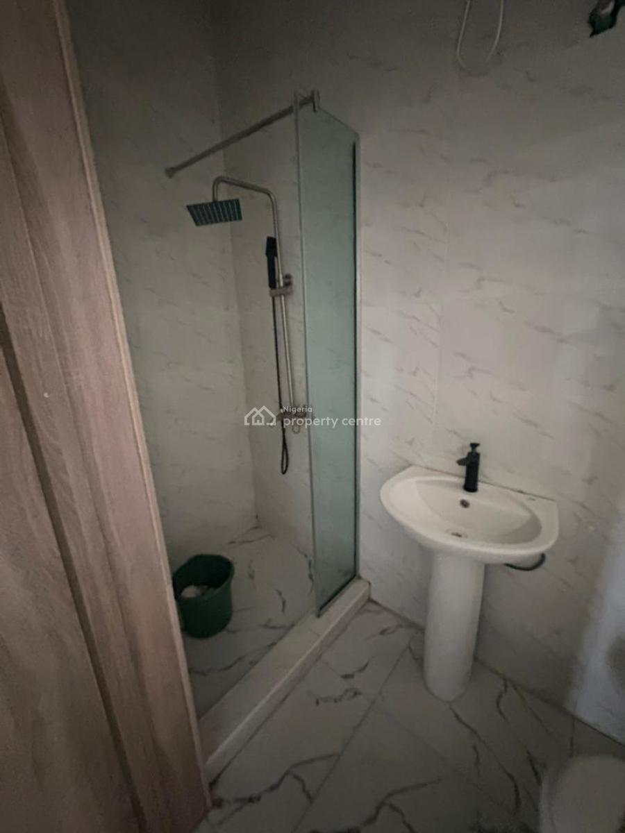 Single Room in a Shared Apartment, Lekki, Lagos, Flat / Apartment for Rent