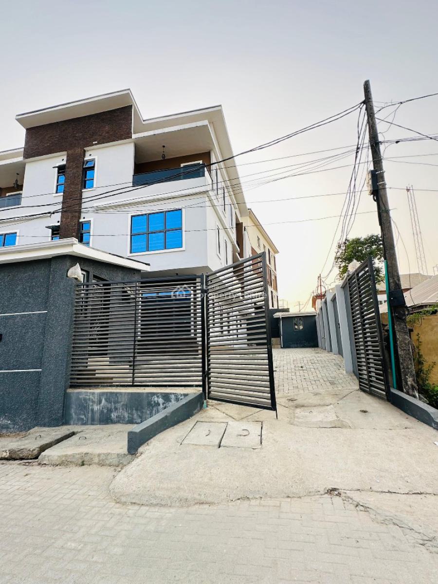 Spaciously Built 4 Bedroom Home with Bq in a Serene Location, Anthony, Maryland, Lagos, Semi-detached Duplex for Sale