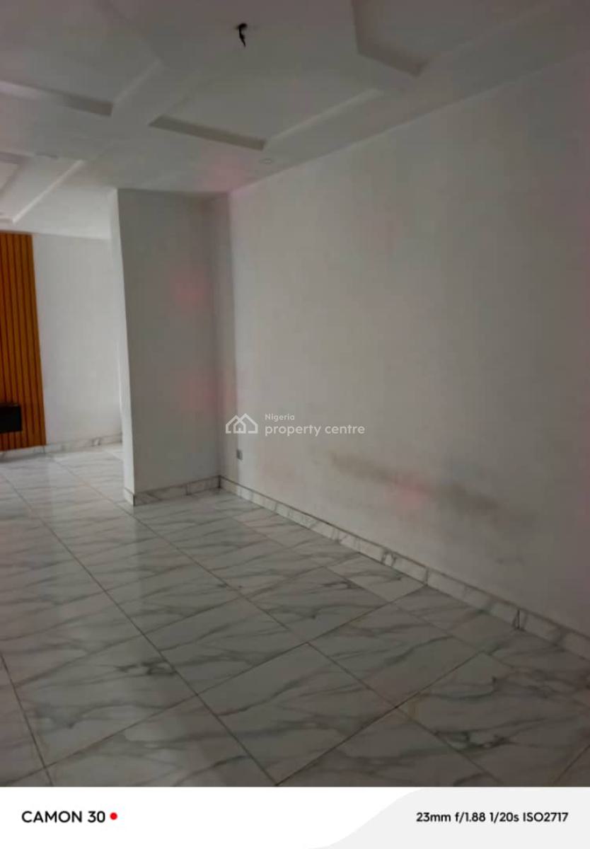 Neat and Spacious 2 Bedroom Apartment in a Secured Area, Orchid Road, Lekki, Lagos, Flat / Apartment for Rent