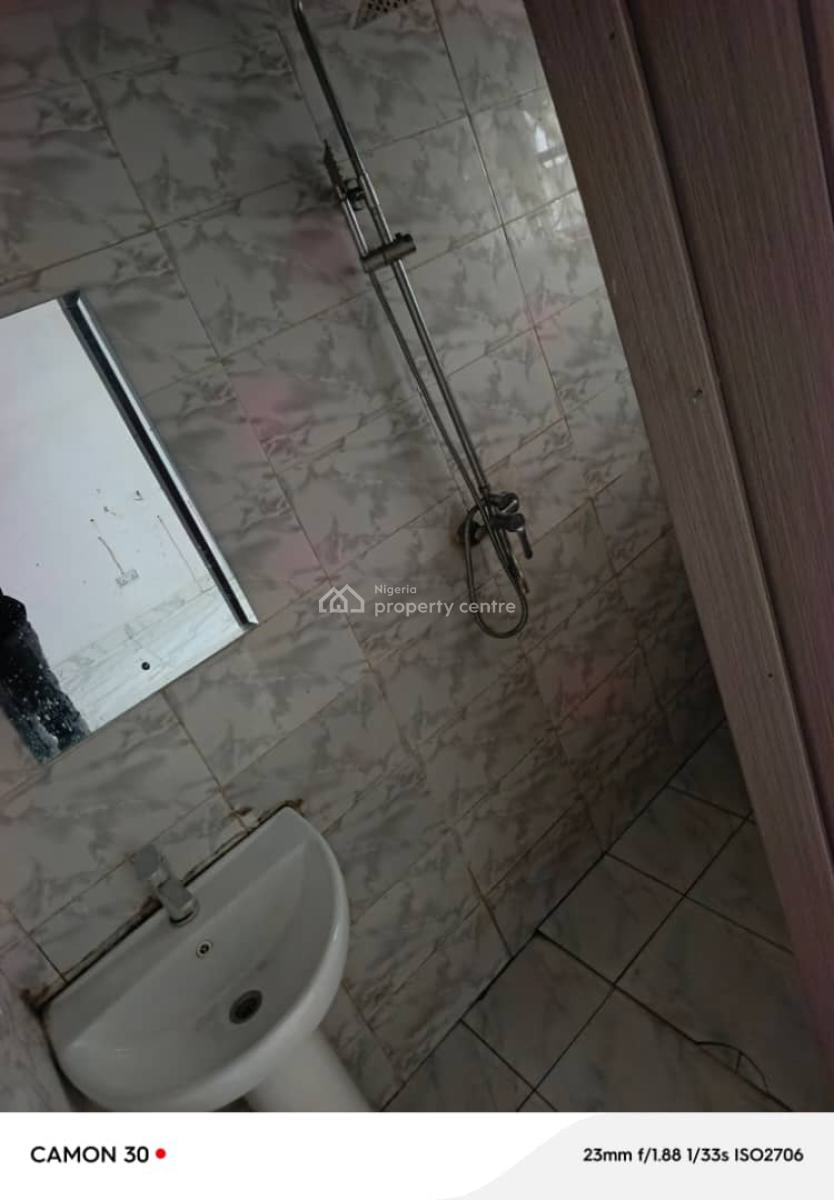 Neat and Spacious 2 Bedroom Apartment in a Secured Area, Orchid Road, Lekki, Lagos, Flat / Apartment for Rent
