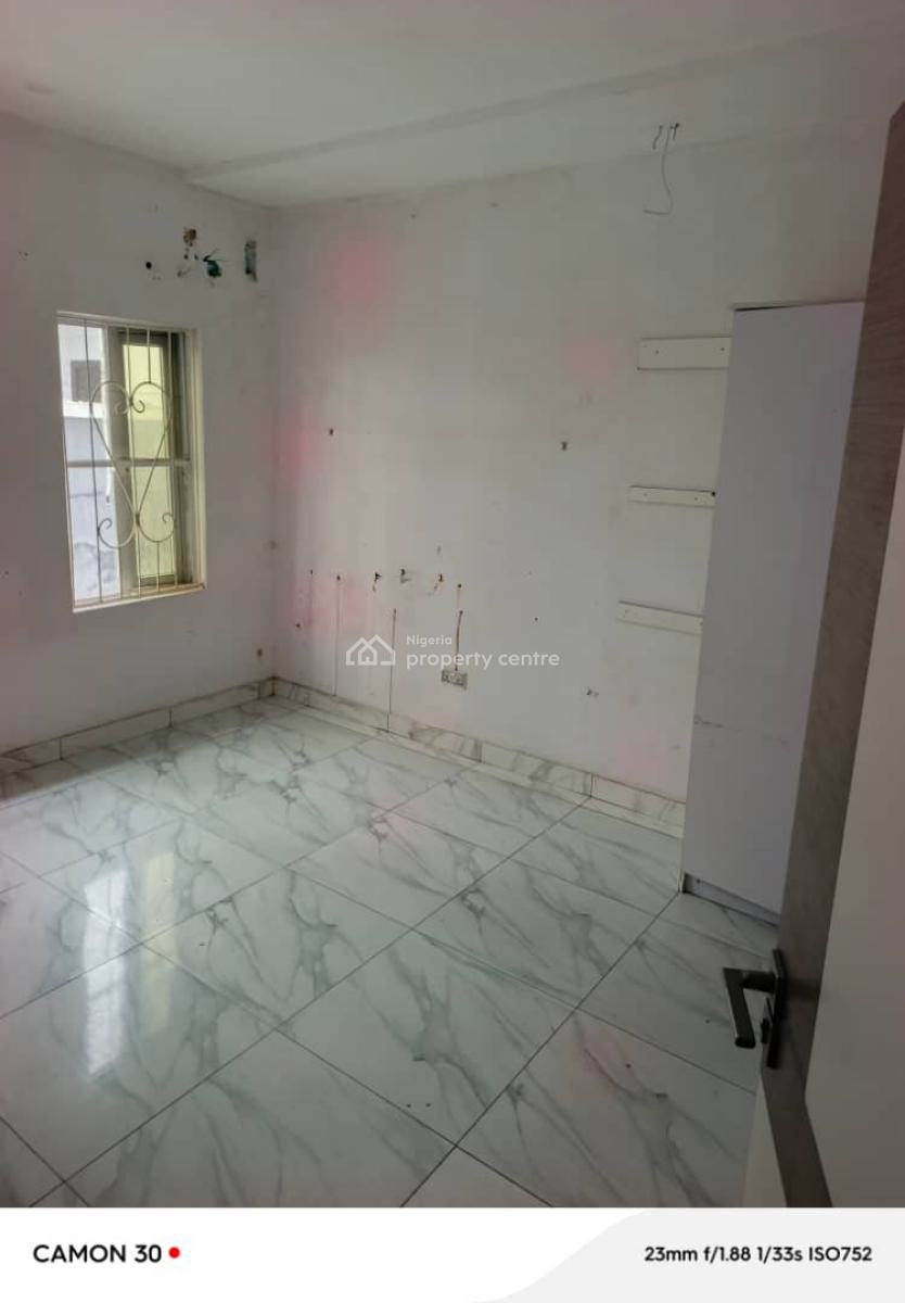 Neat and Spacious 2 Bedroom Apartment in a Secured Area, Orchid Road, Lekki, Lagos, Flat / Apartment for Rent