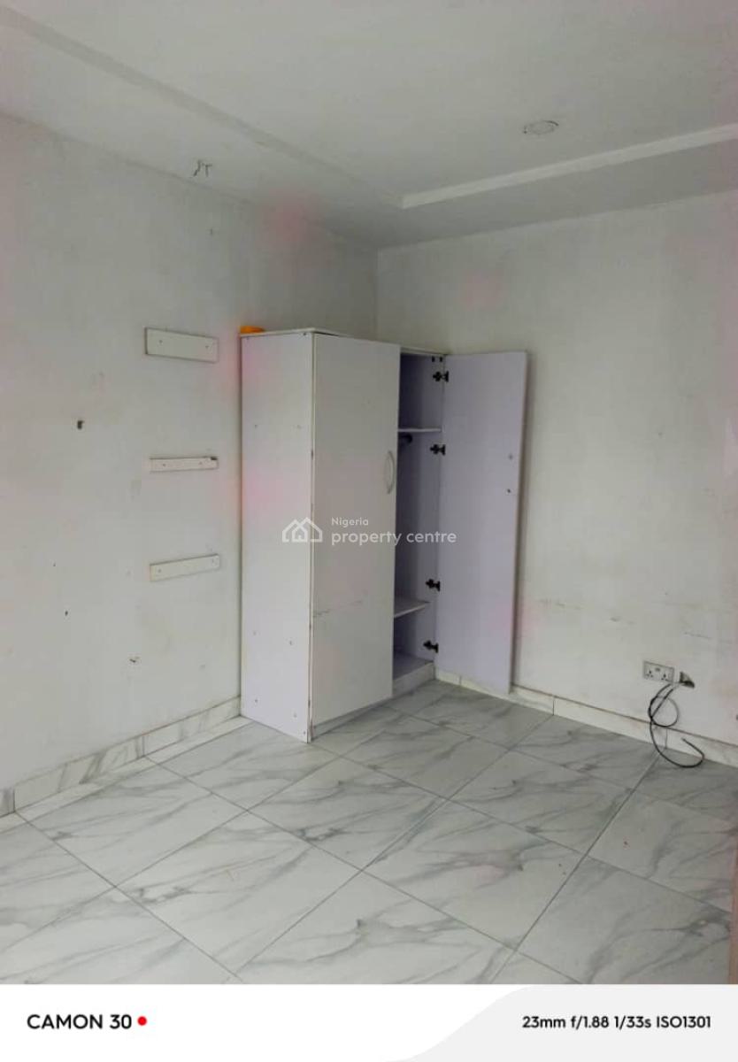 Neat and Spacious 2 Bedroom Apartment in a Secured Area, Orchid Road, Lekki, Lagos, Flat / Apartment for Rent