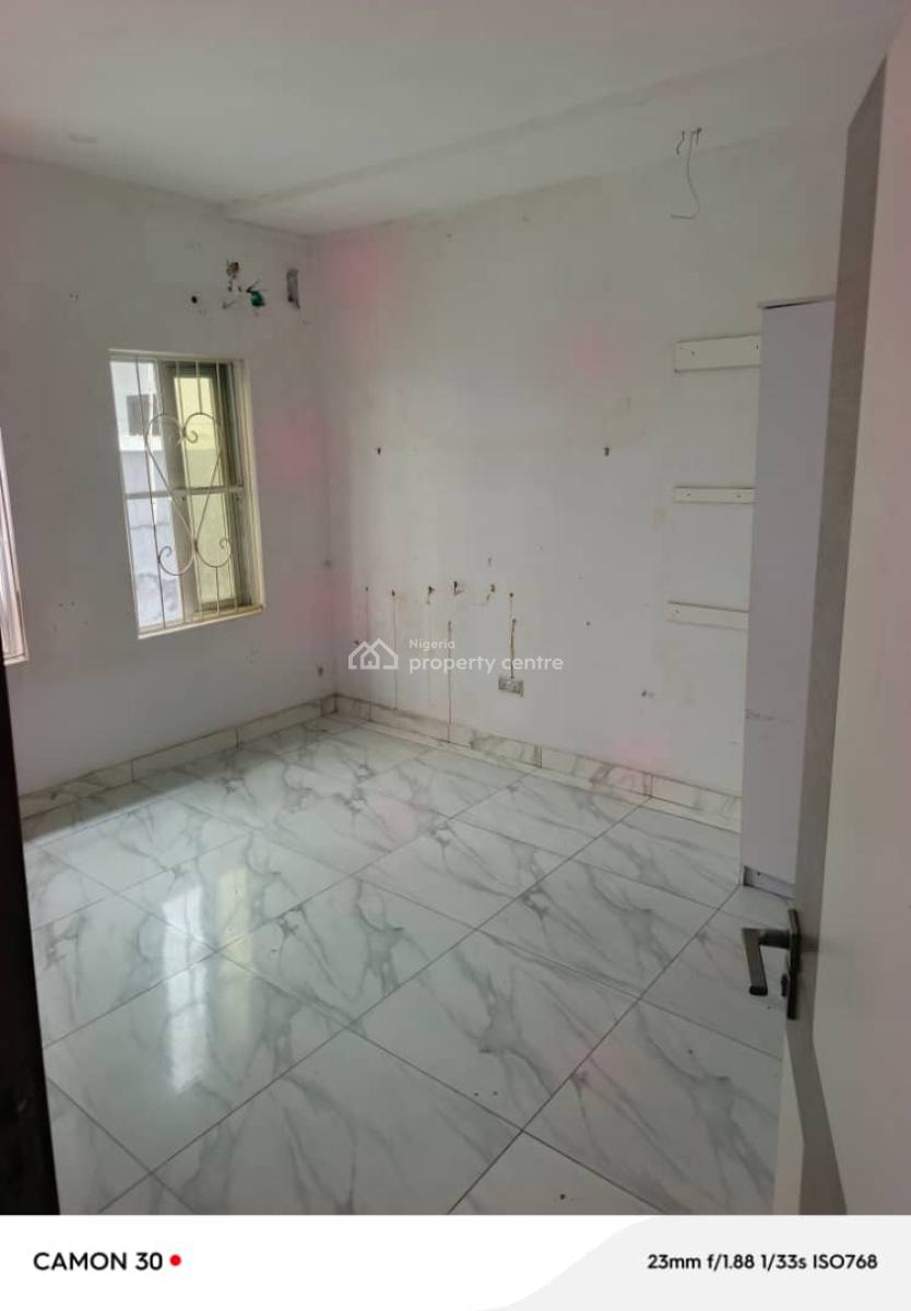 Neat and Spacious 2 Bedroom Apartment in a Secured Area, Orchid Road, Lekki, Lagos, Flat / Apartment for Rent