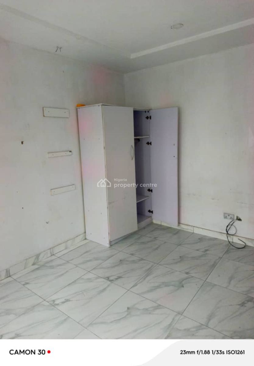 Neat and Spacious 2 Bedroom Apartment in a Secured Area, Orchid Road, Lekki, Lagos, Flat / Apartment for Rent