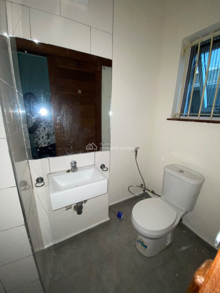 Serviced 2 Bedrooms Apartment with Big Backyard for Sitting Out, Oniru, Victoria Island (vi), Lagos, Flat / Apartment for Rent