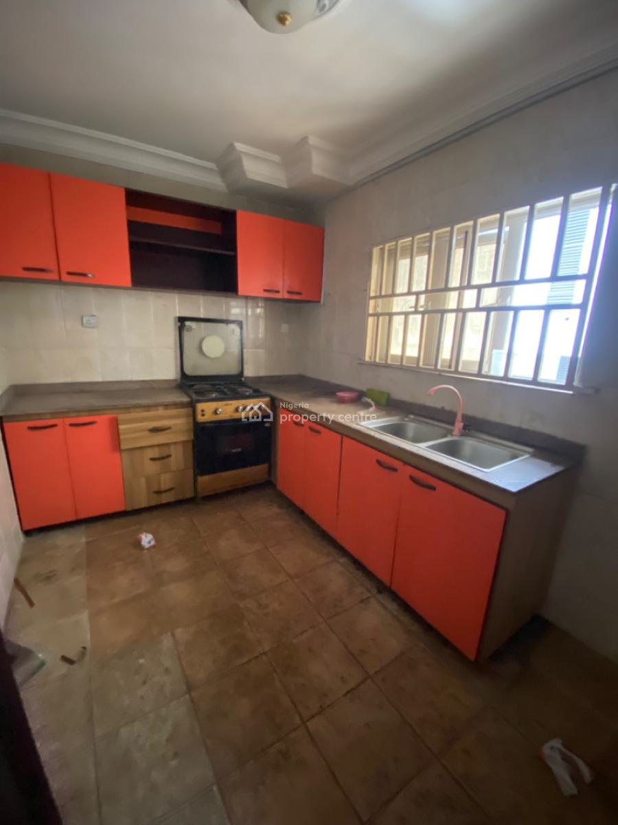 a Renovated 3 Bedroom Apartment Upstairs, Lekki Phase 1, Lekki, Lagos, Flat / Apartment for Rent