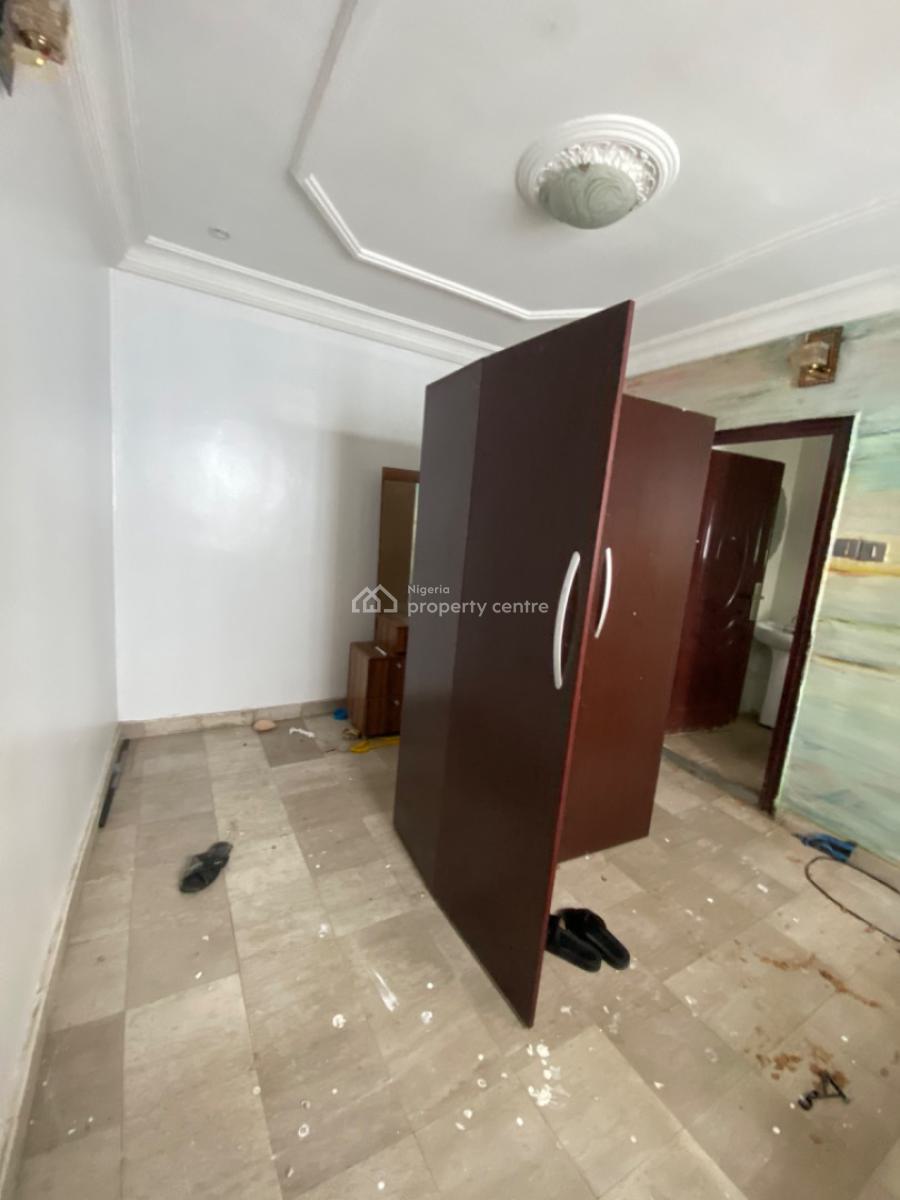 a Renovated 3 Bedroom Apartment Upstairs, Lekki Phase 1, Lekki, Lagos, Flat / Apartment for Rent