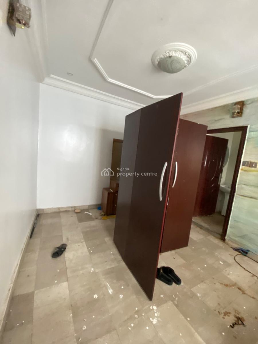 a Renovated 3 Bedroom Apartment Upstairs, Lekki Phase 1, Lekki, Lagos, Flat / Apartment for Rent