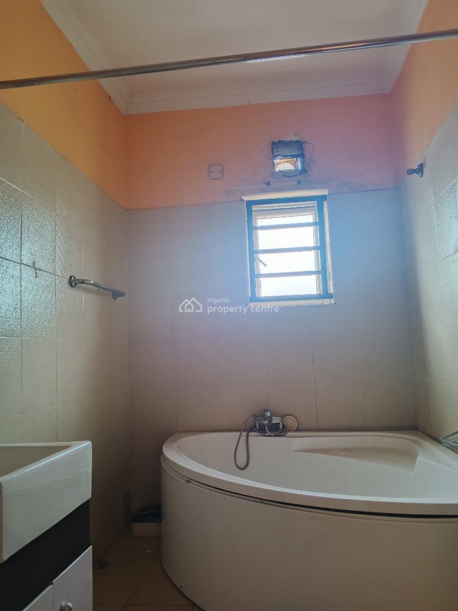 Neatly Used and Luxury 3 Bedroom with a Bq in an Estate, Alagomeji, Alagomeji, Yaba, Lagos, Flat / Apartment for Rent