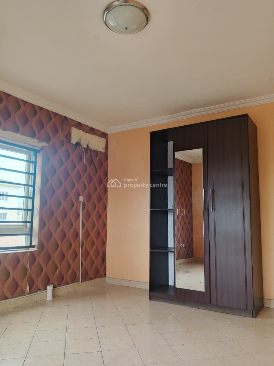 Neatly Used and Luxury 3 Bedroom with a Bq in an Estate, Alagomeji, Alagomeji, Yaba, Lagos, Flat / Apartment for Rent