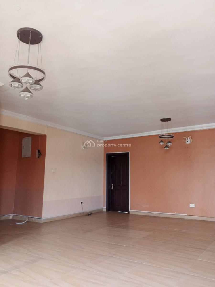Neatly Used and Luxury 3 Bedroom with a Bq in an Estate, Alagomeji, Alagomeji, Yaba, Lagos, Flat / Apartment for Rent