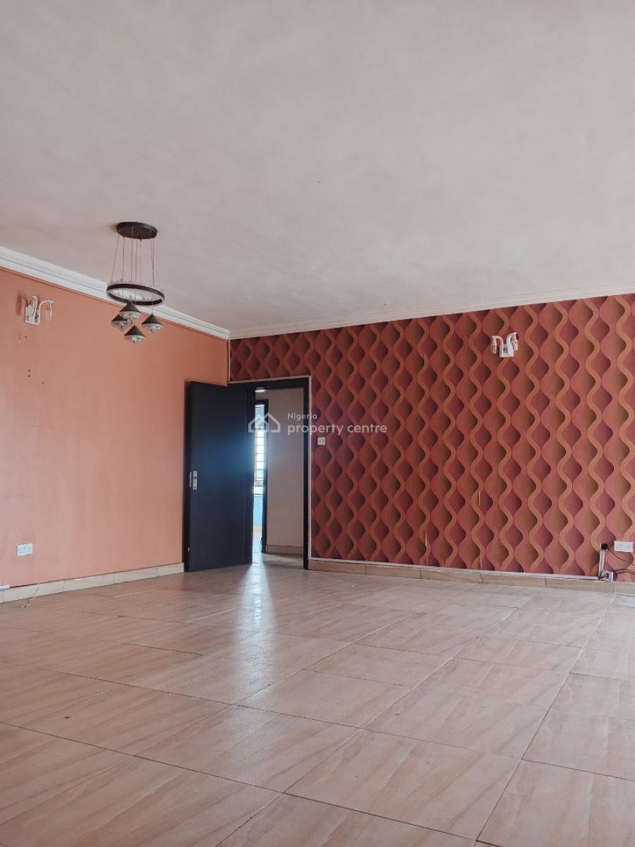 Neatly Used and Luxury 3 Bedroom with a Bq in an Estate, Alagomeji, Alagomeji, Yaba, Lagos, Flat / Apartment for Rent