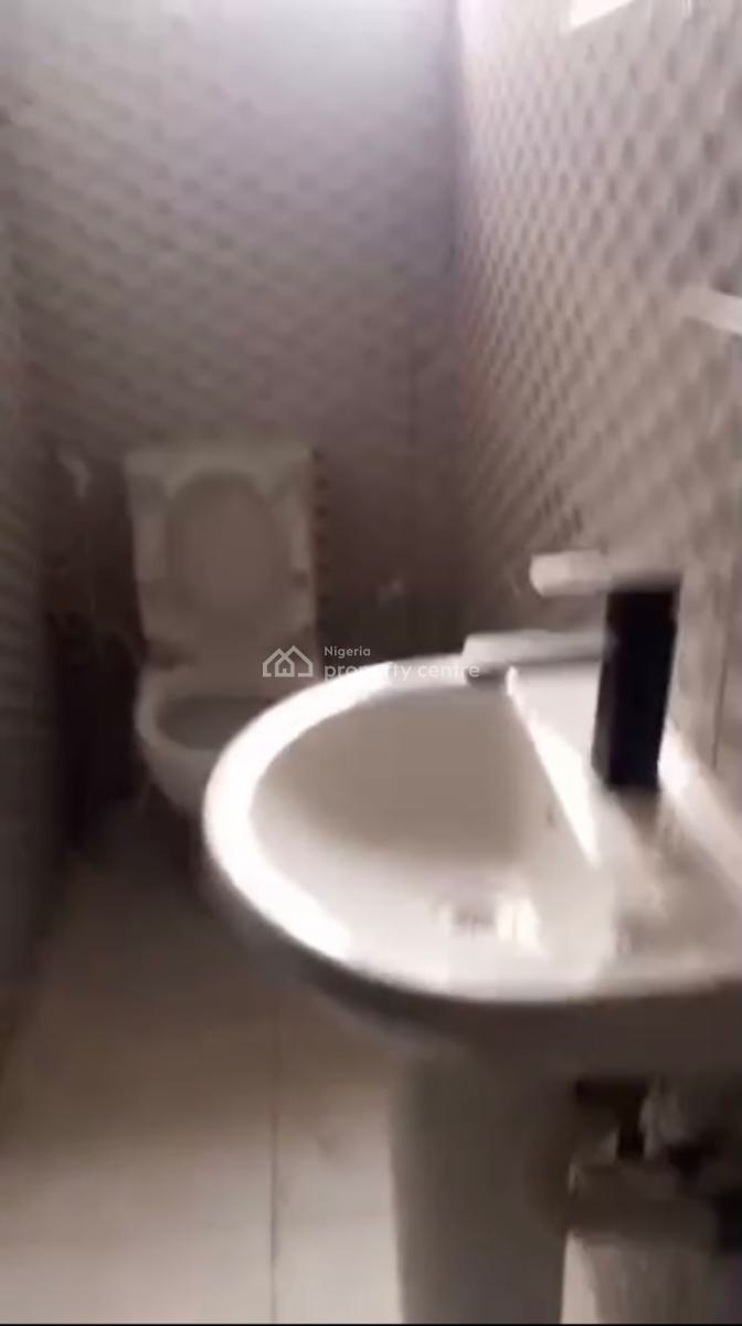 a Standard, Executive 3 Bedroom Flat, Gra, Ogudu, Lagos, Flat / Apartment for Rent