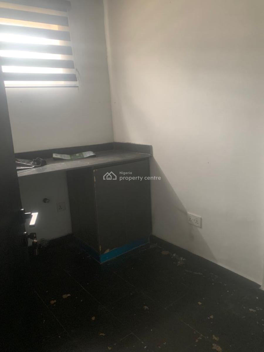 Spacious 3 Bedrooms Flat, Ikeja Gra, Ikeja, Lagos, Flat / Apartment for Rent