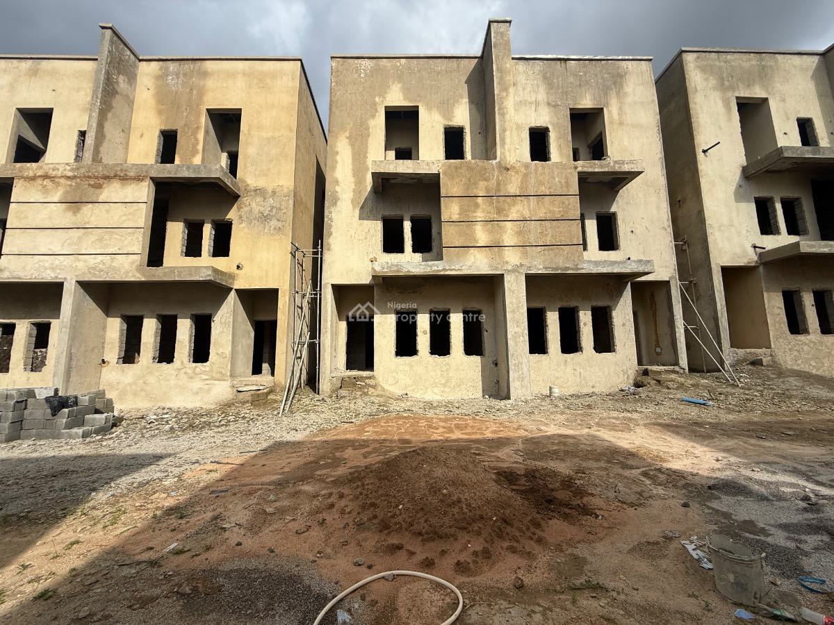 Distress 4 Bedroom Terrace Duplex, Guzape District, Abuja, Terraced Duplex for Sale