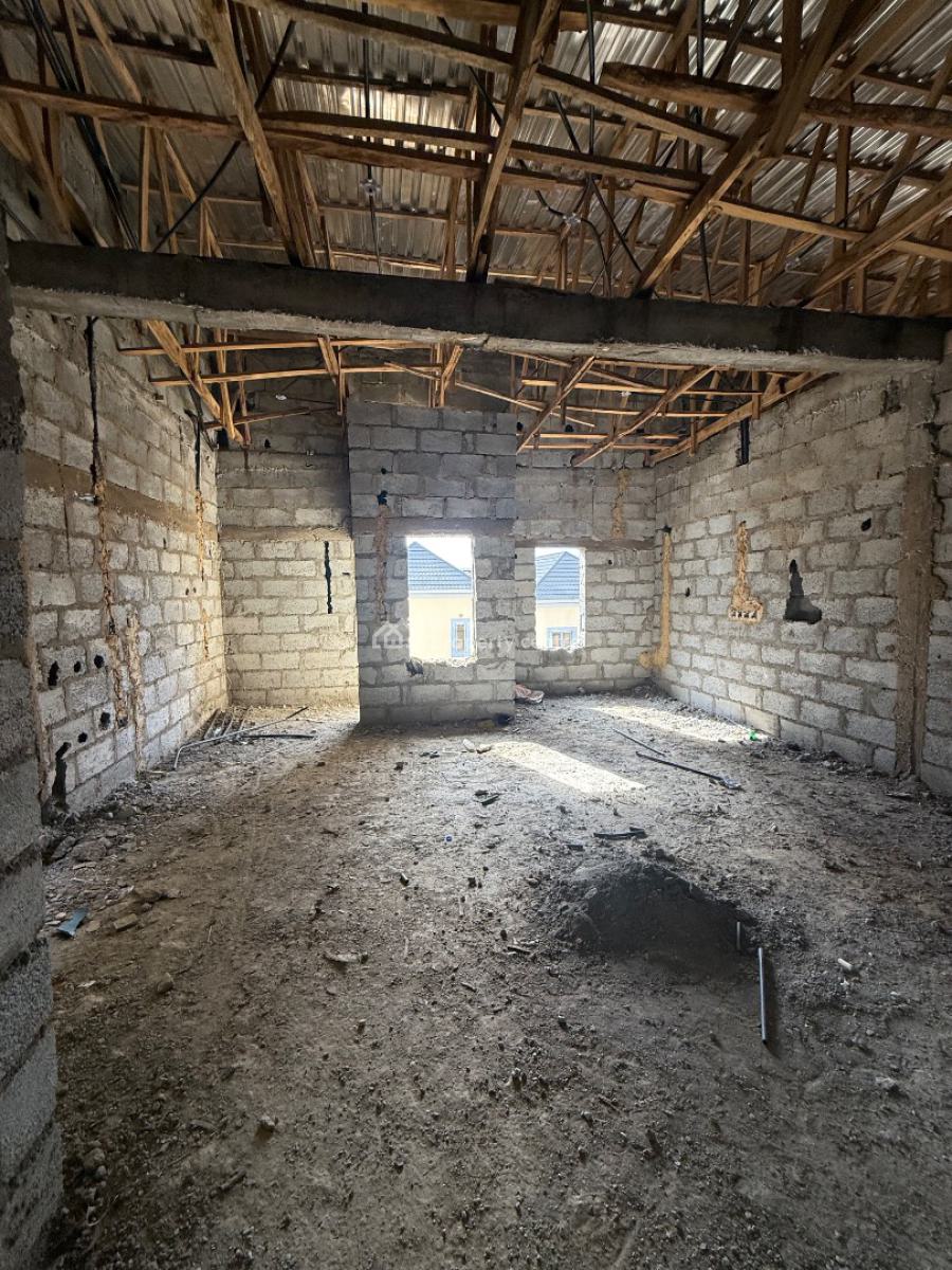 Distress 4 Bedroom Terrace Duplex, Guzape District, Abuja, Terraced Duplex for Sale