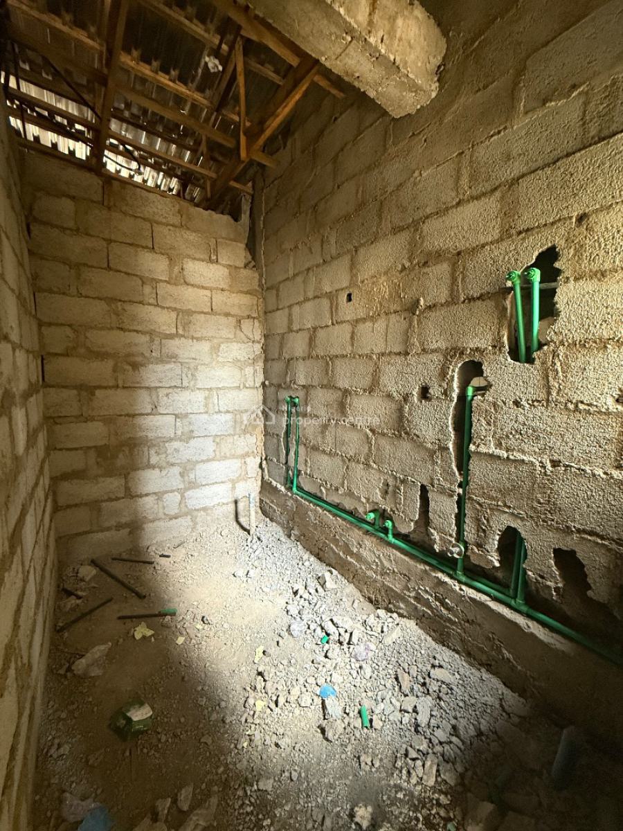 Distress 4 Bedroom Terrace Duplex, Guzape District, Abuja, Terraced Duplex for Sale