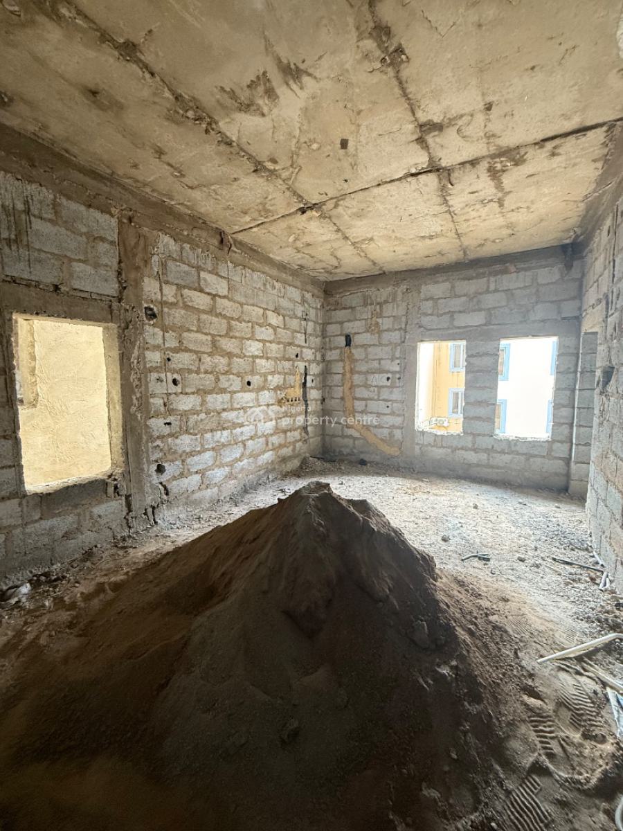 Distress 4 Bedroom Terrace Duplex, Guzape District, Abuja, Terraced Duplex for Sale