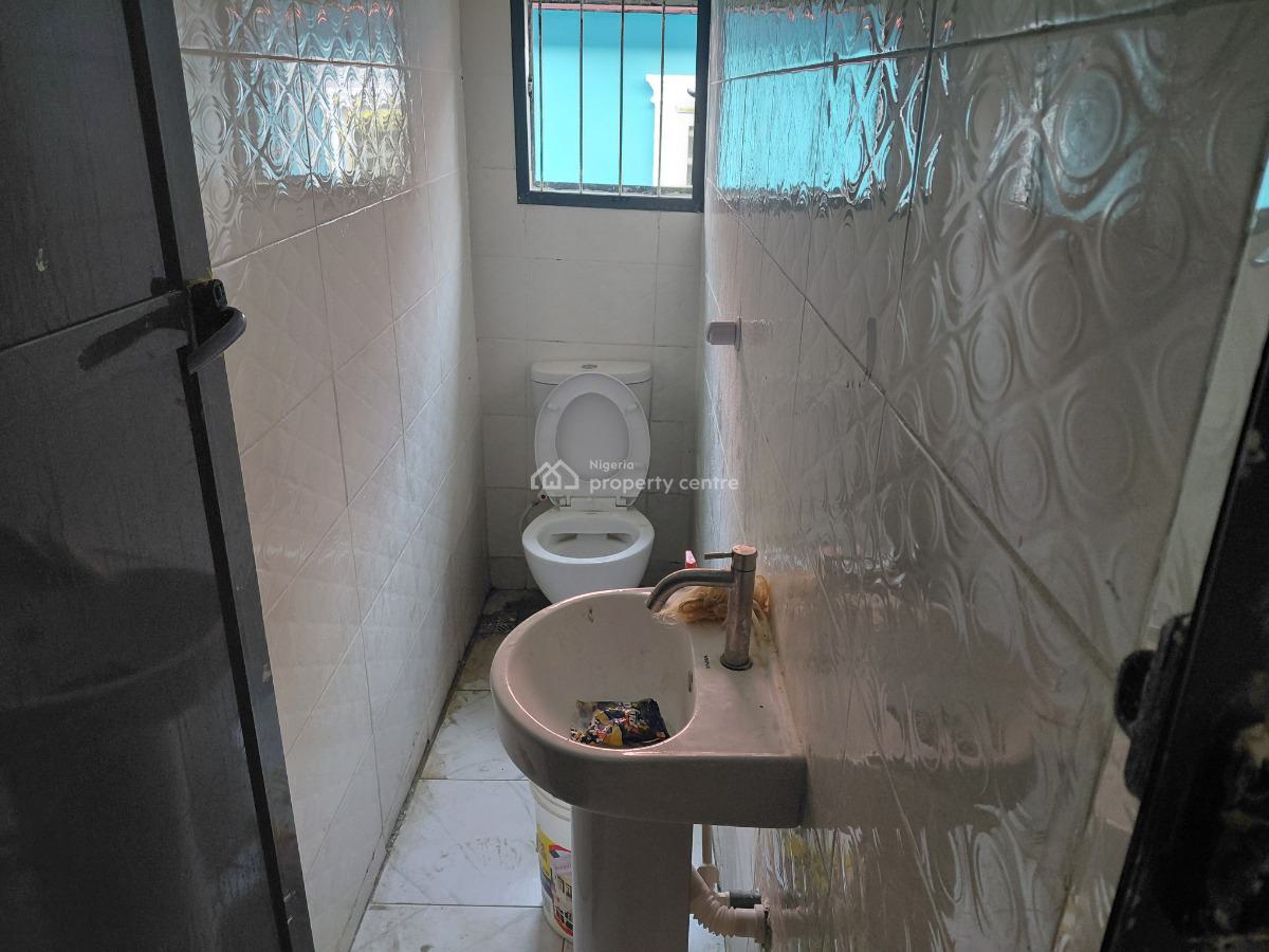 Descent 2bedroom Flat, Ibrahim Olowo Street, Alapere, Ketu, Lagos, Flat / Apartment for Rent