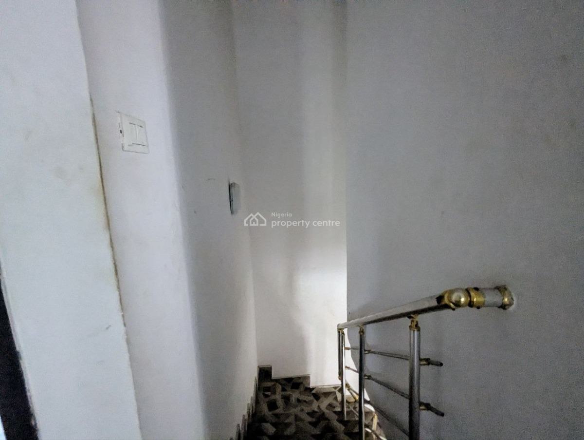 Good Deal: 3 Bed Semi-detached with Bq in a Gated Estate, Ocean Breeze Estate, Off Ologolo Road, Ologolo, Lekki, Lagos, Semi-detached Duplex for Sale