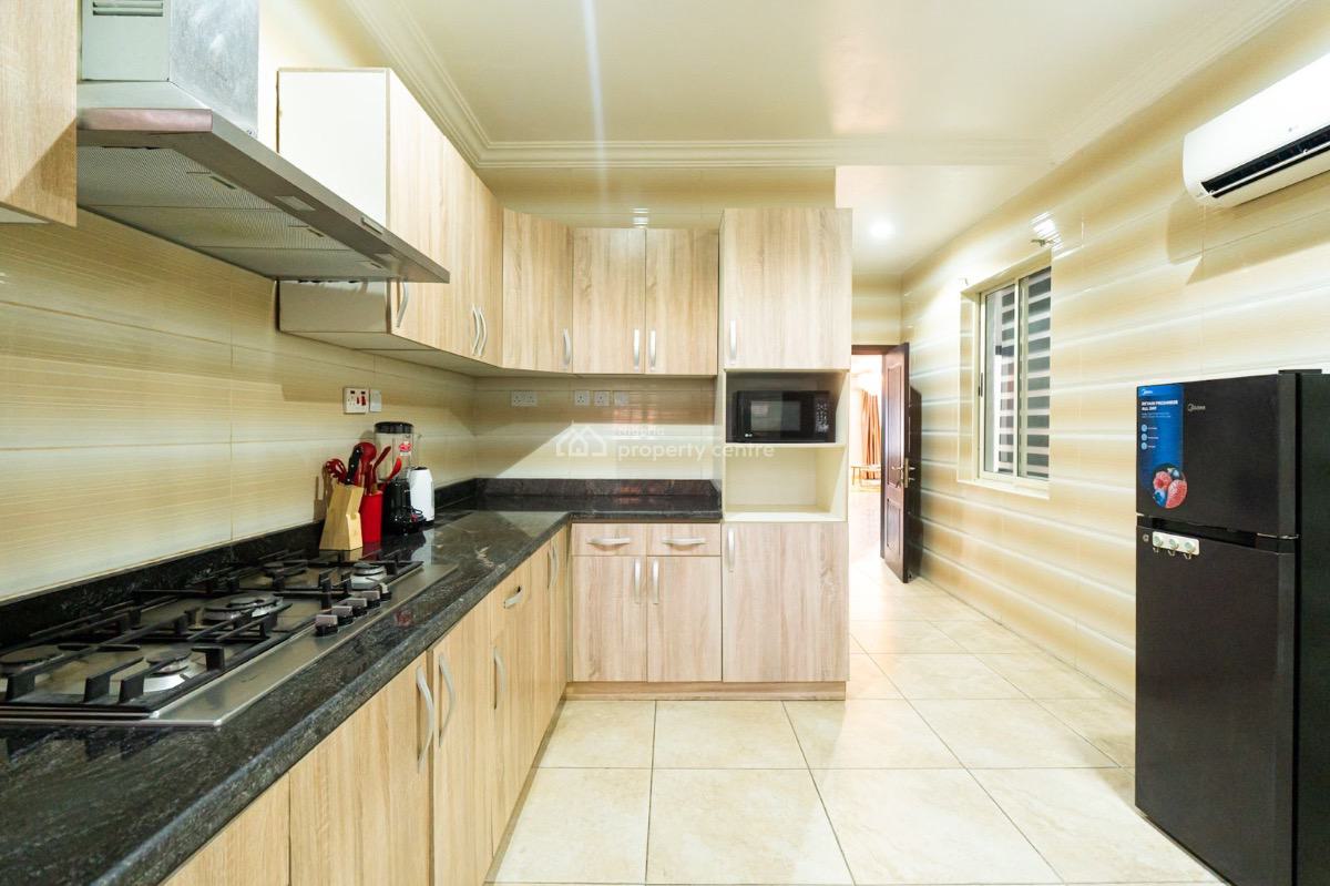 Spacious 3 Bedroom Apartment with Snooker & Ps5, Lekki Phase 1, Lekki, Lagos, Flat / Apartment Short Let