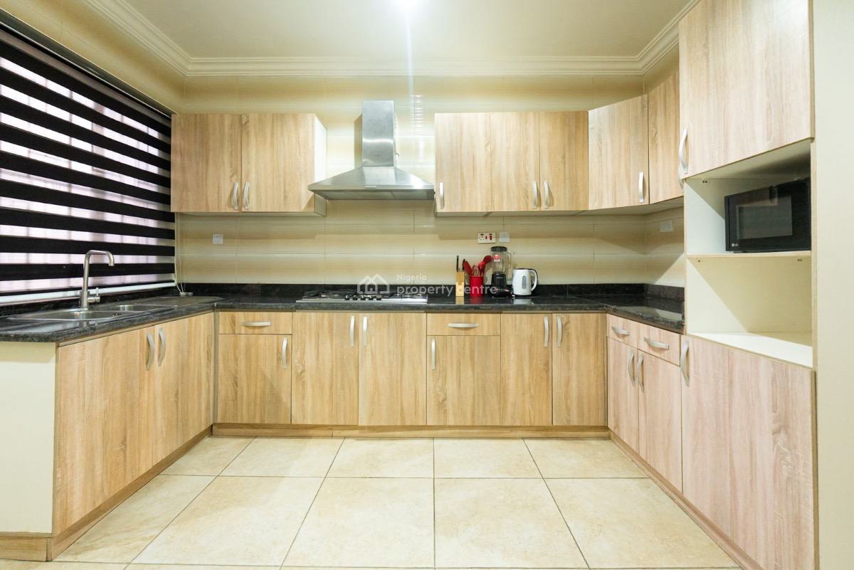 Spacious 3 Bedroom Apartment with Snooker & Ps5, Lekki Phase 1, Lekki, Lagos, Flat / Apartment Short Let