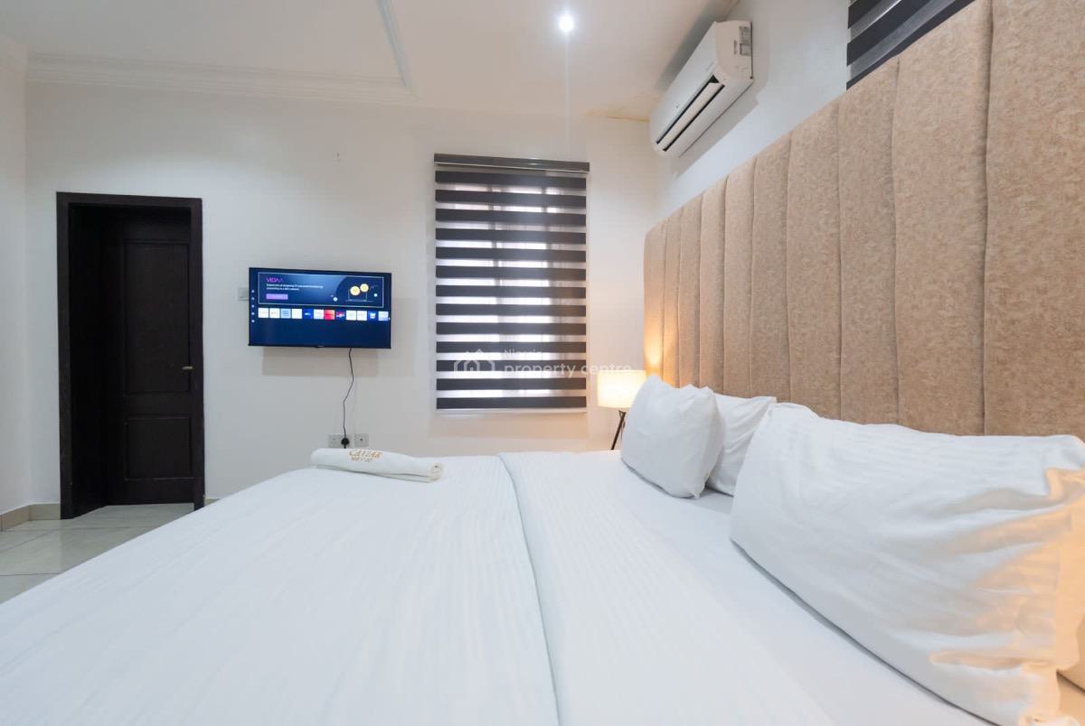 Spacious 3 Bedroom Apartment with Snooker & Ps5, Lekki Phase 1, Lekki, Lagos, Flat / Apartment Short Let