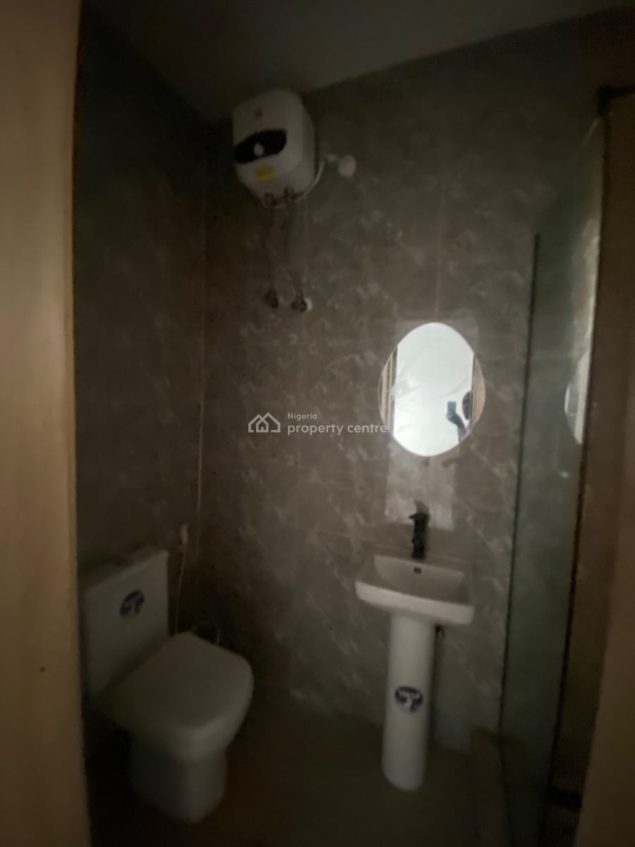 an Executive Two Bedroom Flat, Ocean View Estate Skymall Sangotedo Lekki Phase2, Lekki, Lagos, Flat / Apartment for Rent
