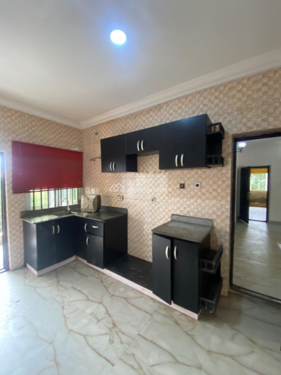 an Executive Three Bedroom Flat, Ocean View Estate Skymall Sangotedo Lekki Phase2, Lekki, Lagos, Flat / Apartment for Rent