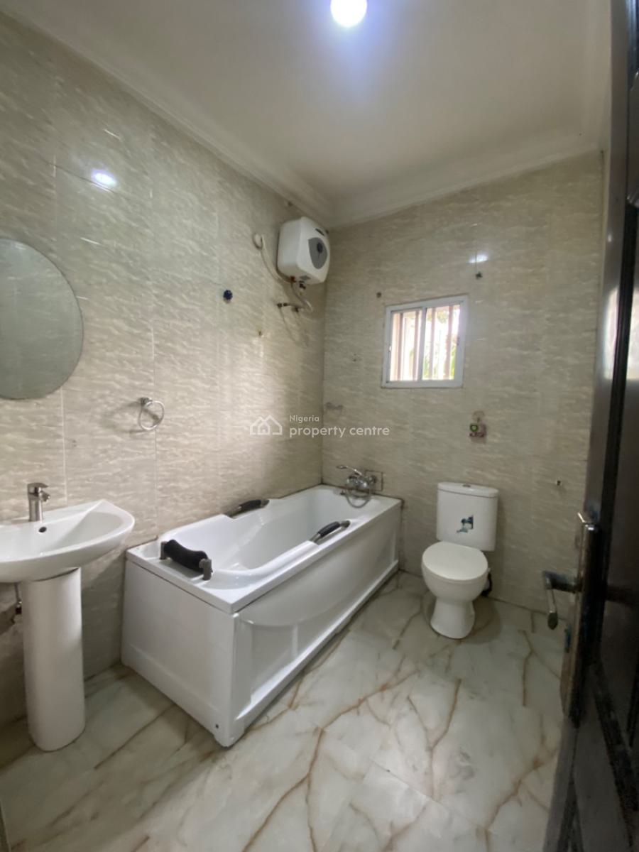 an Executive Three Bedroom Flat, Ocean View Estate Skymall Sangotedo Lekki Phase2, Lekki, Lagos, Flat / Apartment for Rent