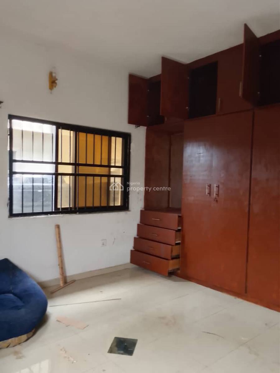 Spacious and Well Maintained 3 Bedroom Apartment, Gated and Secured Estate, New Road, Igbo Efon, Lekki, Lagos, Flat / Apartment for Rent
