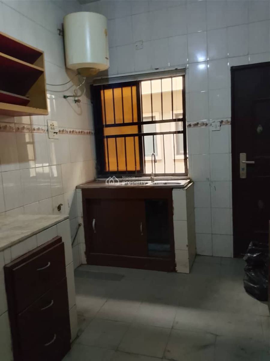 Spacious and Well Maintained 3 Bedroom Apartment, Gated and Secured Estate, New Road, Igbo Efon, Lekki, Lagos, Flat / Apartment for Rent