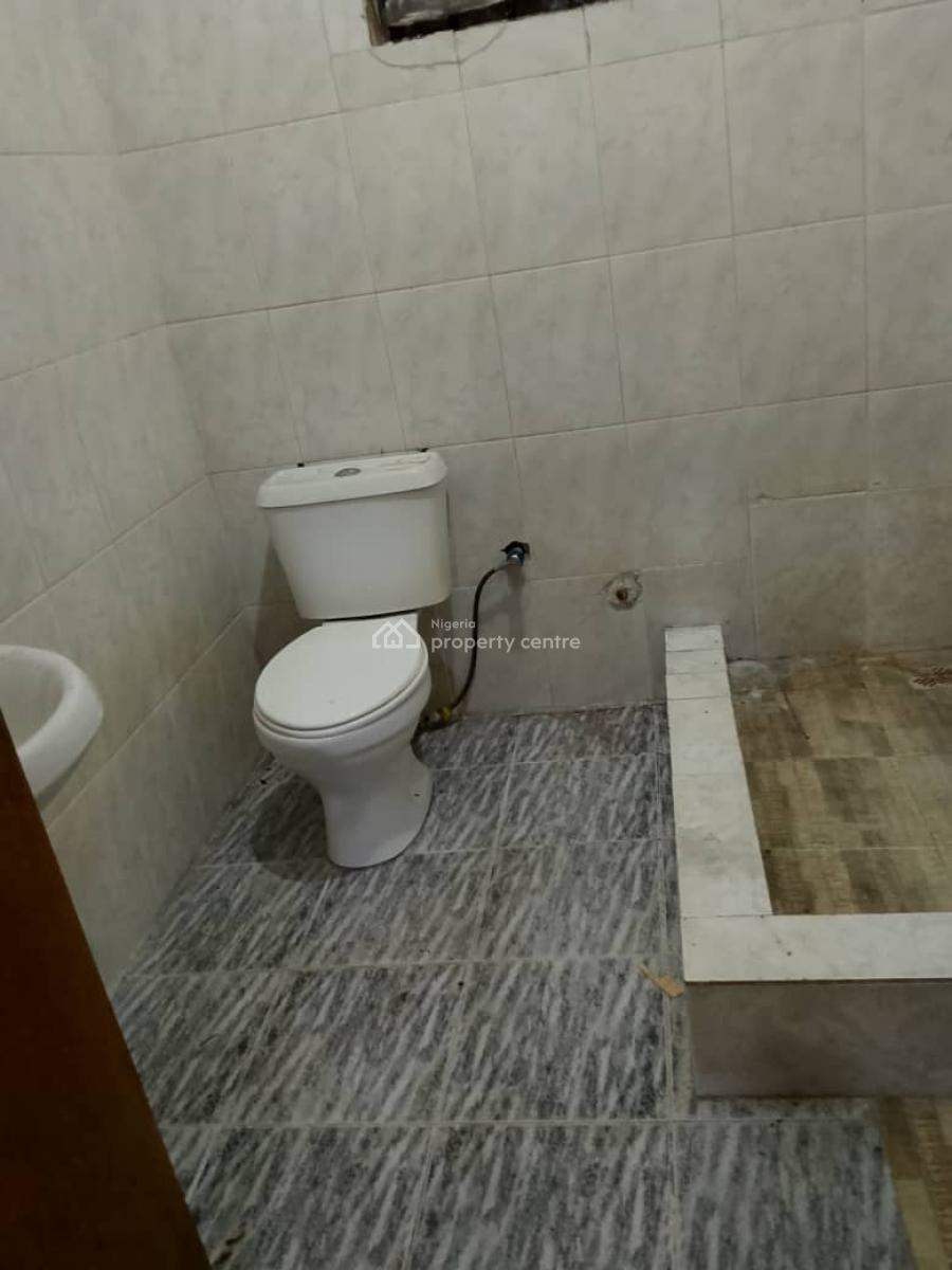 Spacious and Well Maintained 3 Bedroom Apartment, Gated and Secured Estate, New Road, Igbo Efon, Lekki, Lagos, Flat / Apartment for Rent
