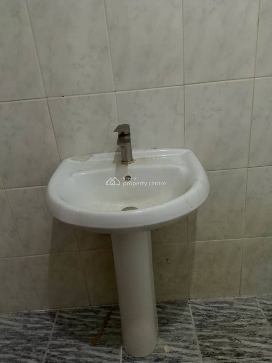 Spacious and Well Maintained 3 Bedroom Apartment, Gated and Secured Estate, New Road, Igbo Efon, Lekki, Lagos, Flat / Apartment for Rent