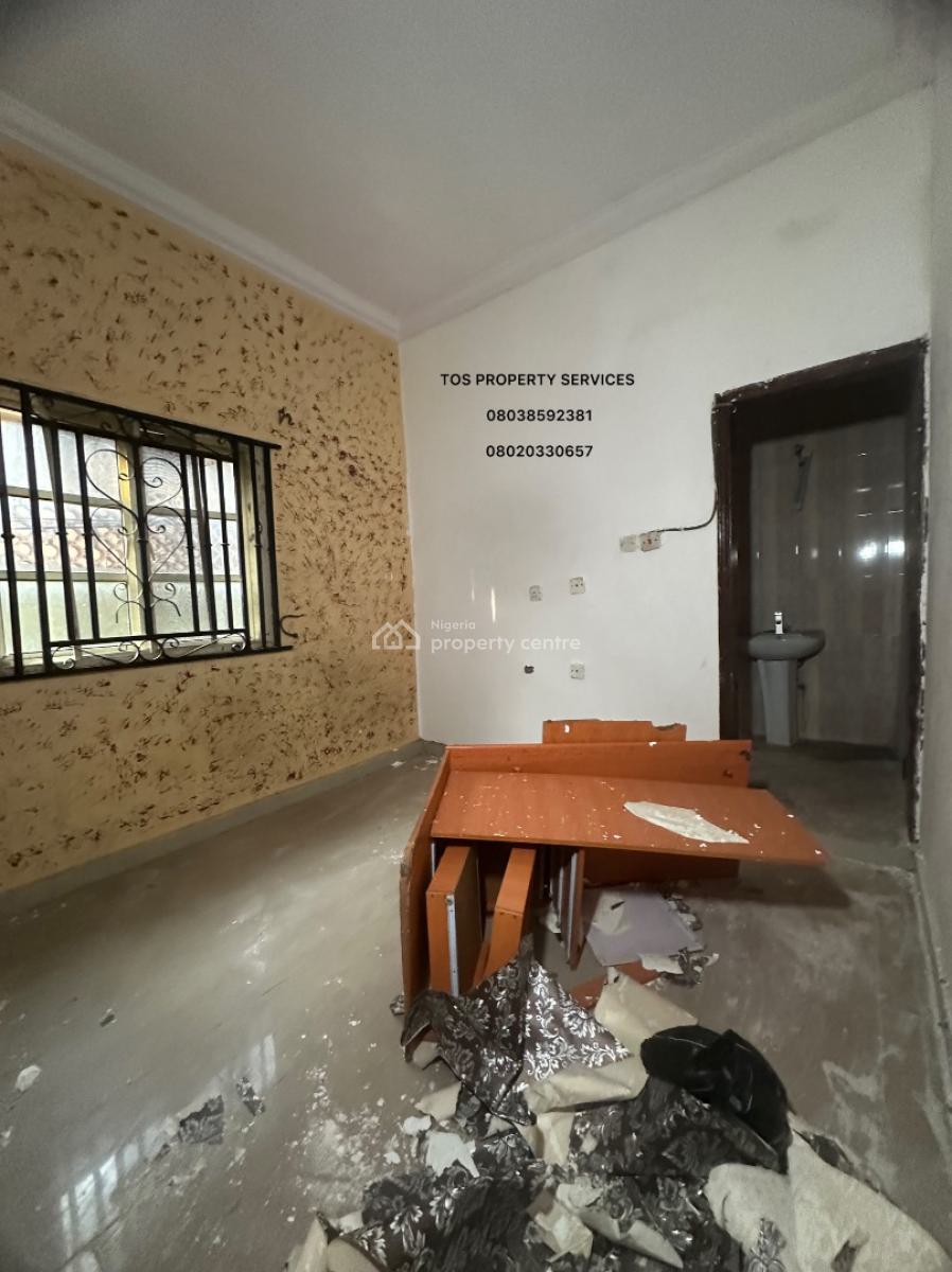 Standard 2 Bedroom Apartment on Groundfloor, Off Herbert Macaulay Way, Yaba, Lagos, Flat / Apartment for Rent