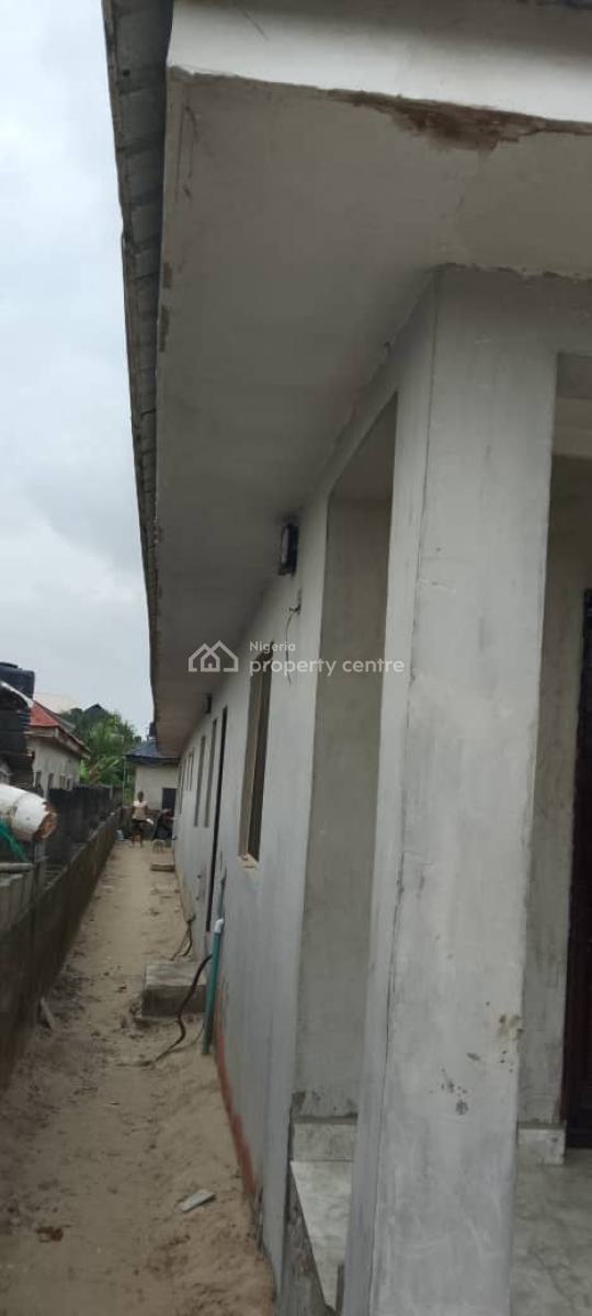 Bungalow with 2bedoom Flat & 2 Units of Self Contains, Ona Osa, Ibeju Lekki, Lagos, Detached Bungalow for Sale