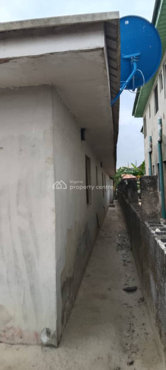 Bungalow with 2bedoom Flat & 2 Units of Self Contains, Ona Osa, Ibeju Lekki, Lagos, Detached Bungalow for Sale
