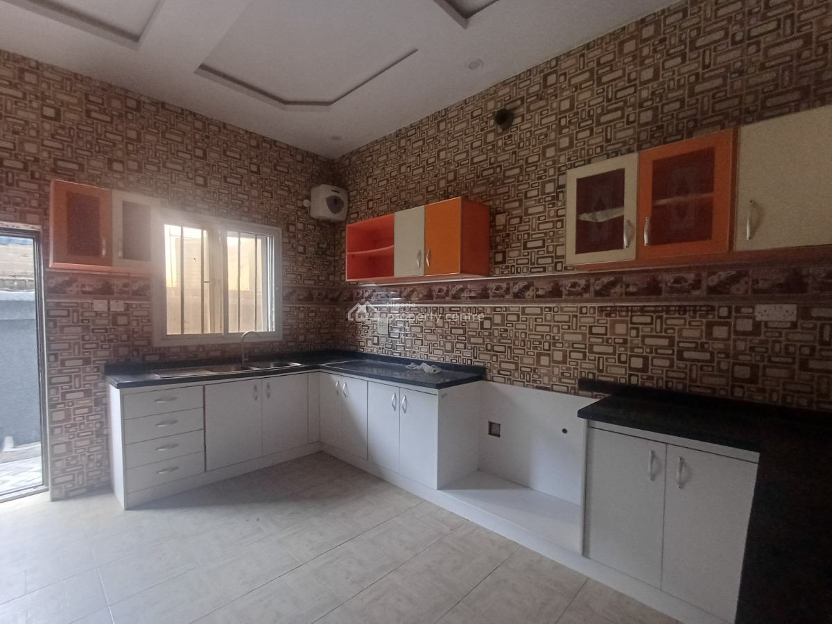 Clean 3bedroom Massionette Duplx with, Lekki Right Hand Side, Lekki Phase 1, Lekki, Lagos, Flat / Apartment for Rent
