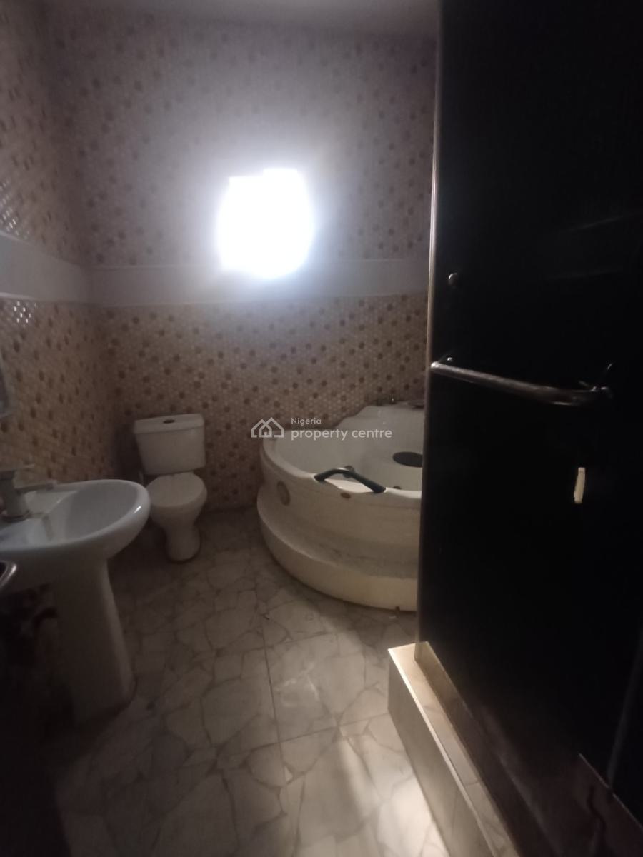 Clean 3bedroom Massionette Duplx with, Lekki Right Hand Side, Lekki Phase 1, Lekki, Lagos, Flat / Apartment for Rent