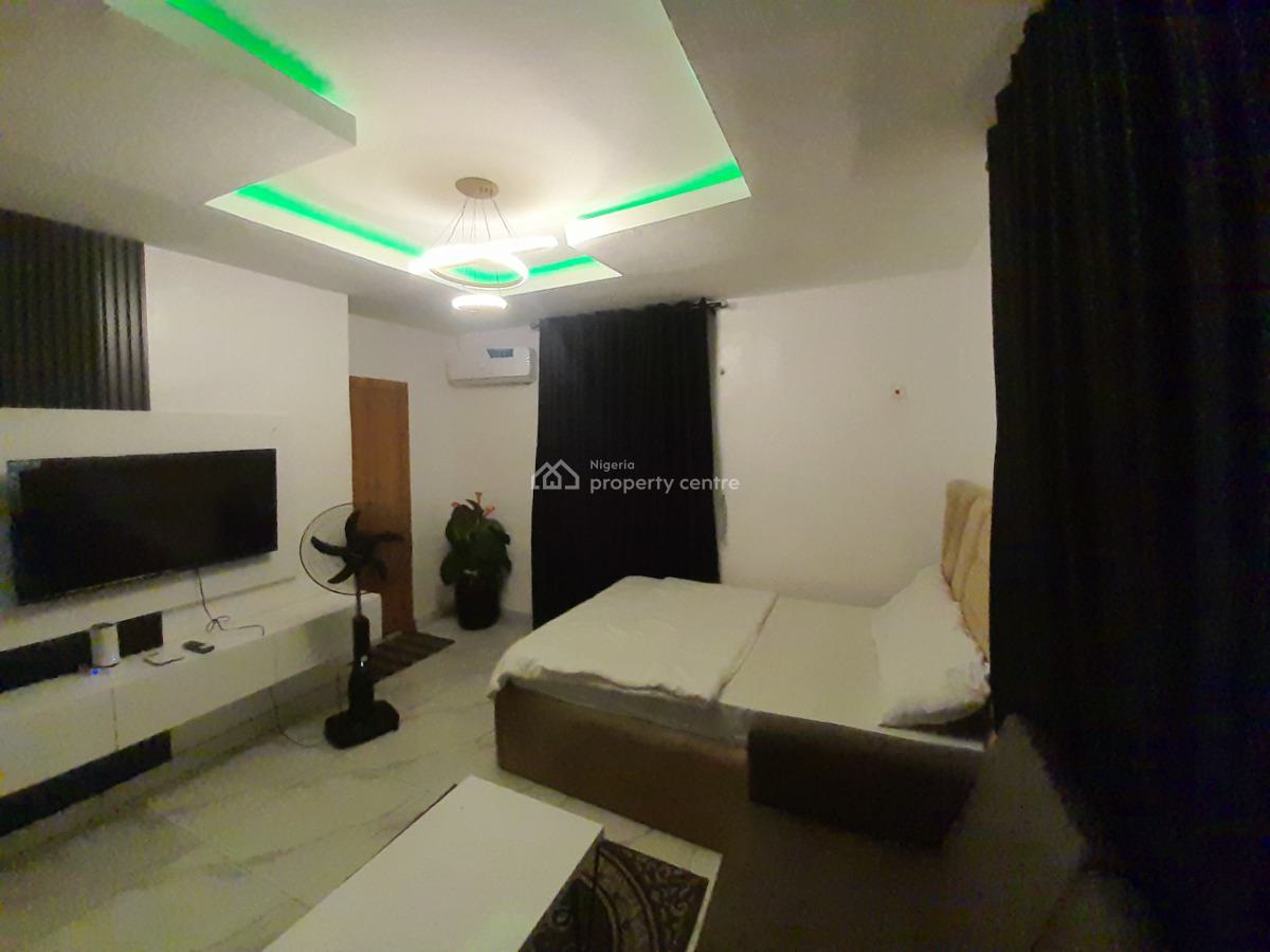 Studio Apartment Fully Furnished Modern Features for a Perfect Escape, Near Unilag and Entertainment Hubs with 24/7 Security and Easy Transit, Yaba, Lagos, Flat / Apartment Short Let