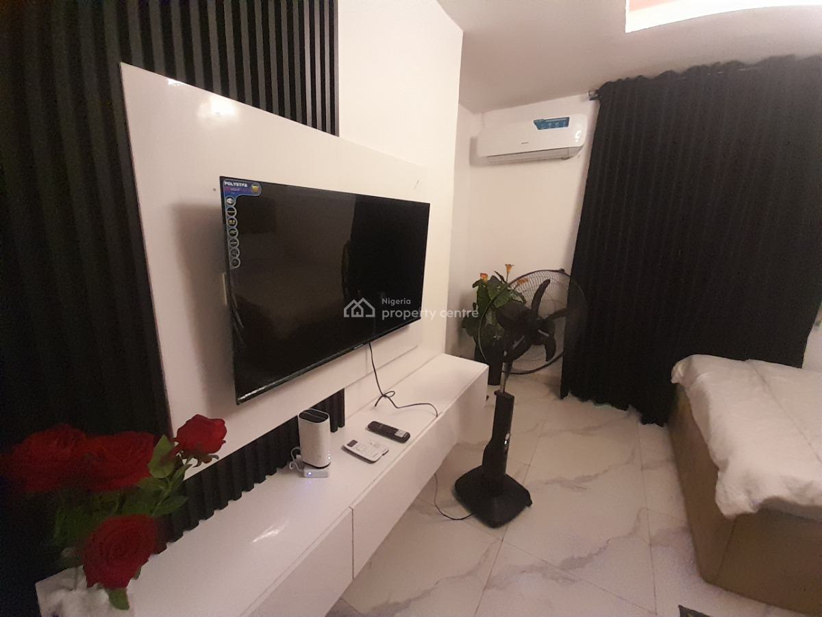 Studio Apartment Fully Furnished Modern Features for a Perfect Escape, Near Unilag and Entertainment Hubs with 24/7 Security and Easy Transit, Yaba, Lagos, Flat / Apartment Short Let