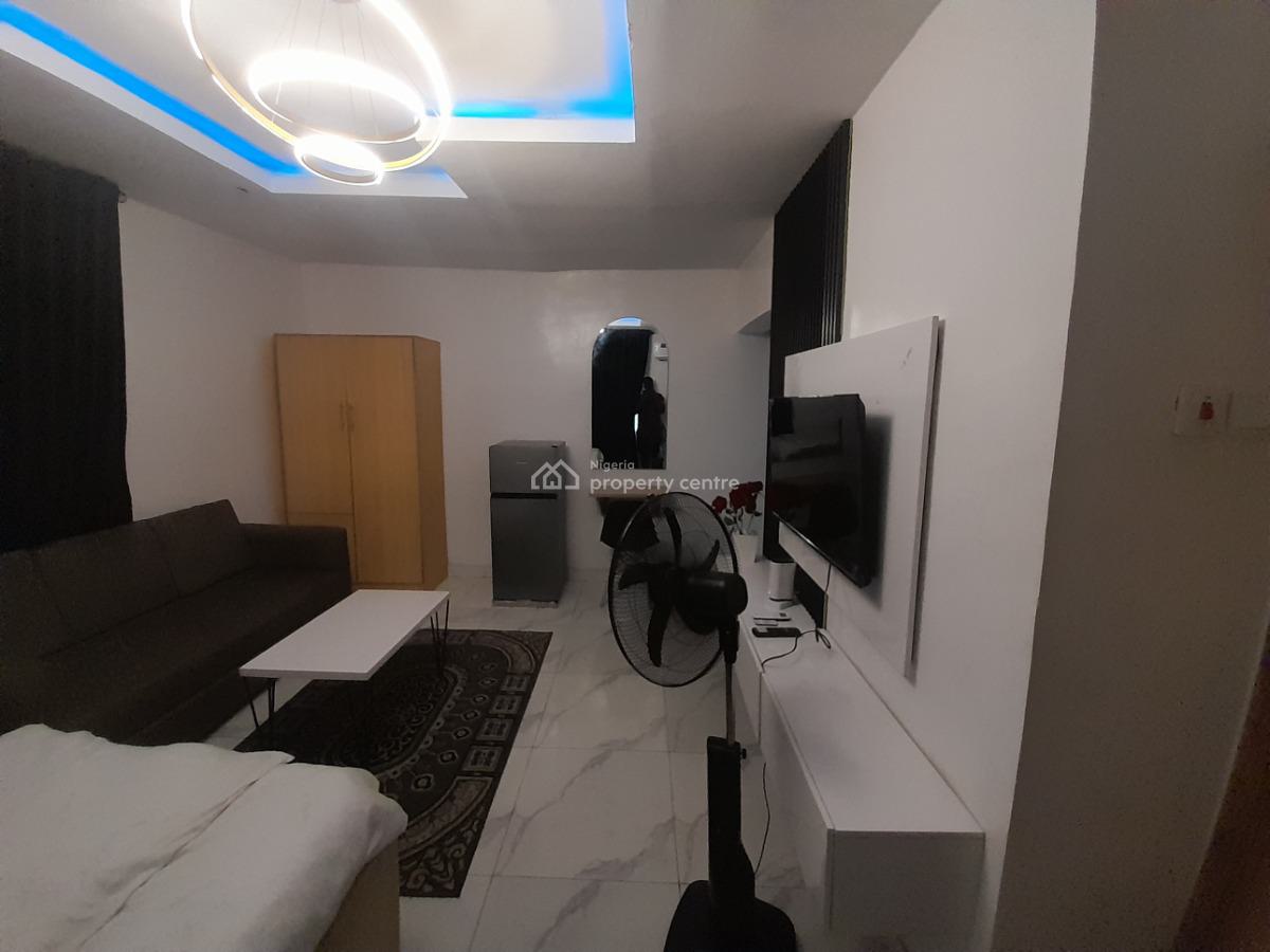 Studio Apartment Fully Furnished Modern Features for a Perfect Escape, Near Unilag and Entertainment Hubs with 24/7 Security and Easy Transit, Yaba, Lagos, Flat / Apartment Short Let