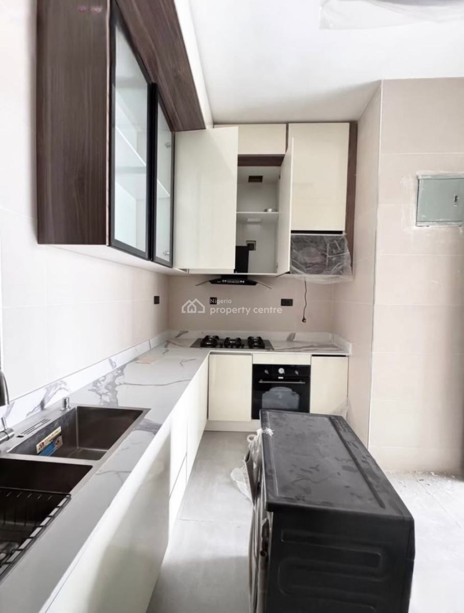 Luxurious and Spacious 3 Bedroom Apartment with Swimming Pool, Lekki Phase 1, Lekki, Lagos, Flat / Apartment for Rent