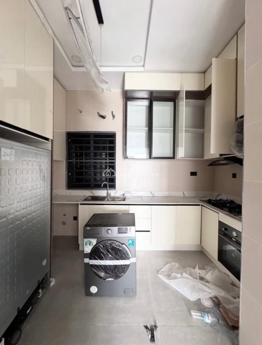 Luxurious and Spacious 3 Bedroom Apartment with Swimming Pool, Lekki Phase 1, Lekki, Lagos, Flat / Apartment for Rent