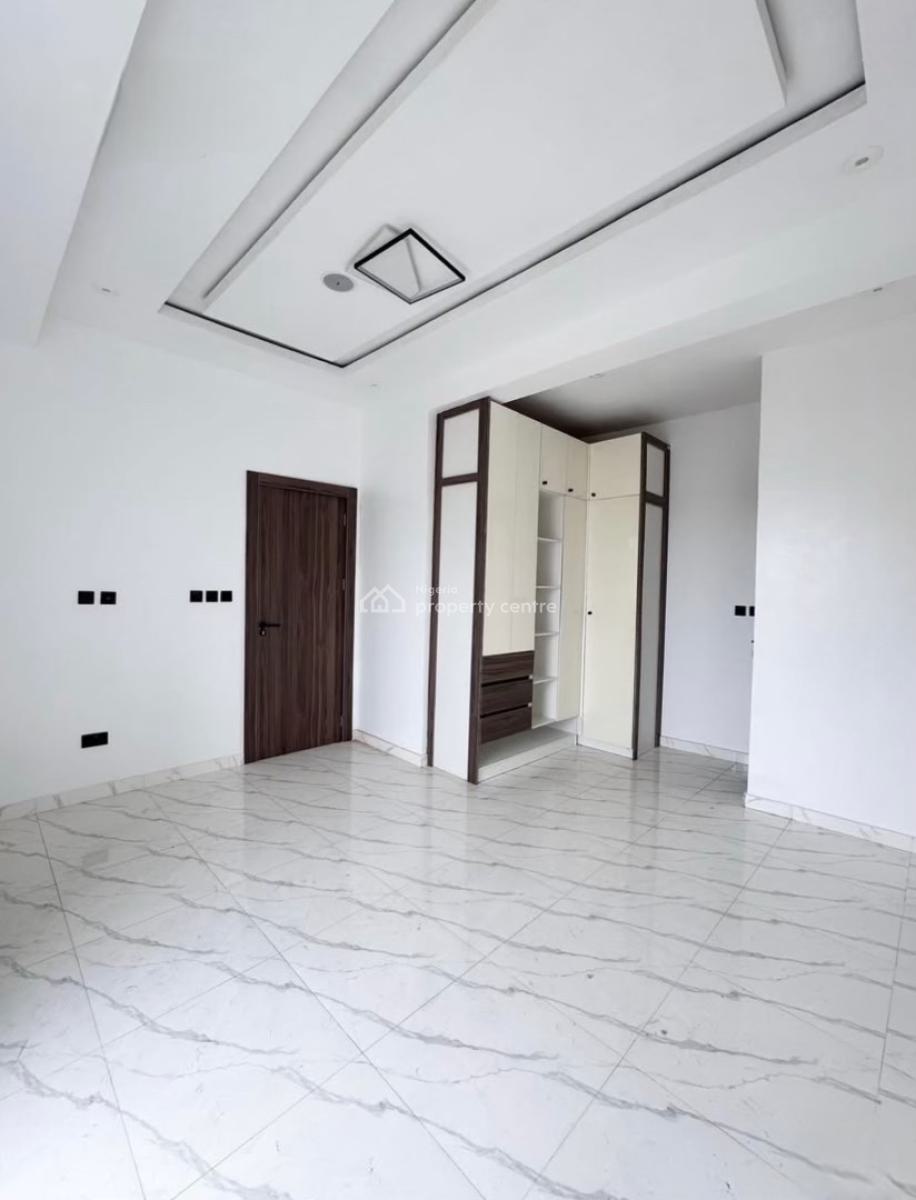 Luxurious and Spacious 3 Bedroom Apartment with Swimming Pool, Lekki Phase 1, Lekki, Lagos, Flat / Apartment for Rent