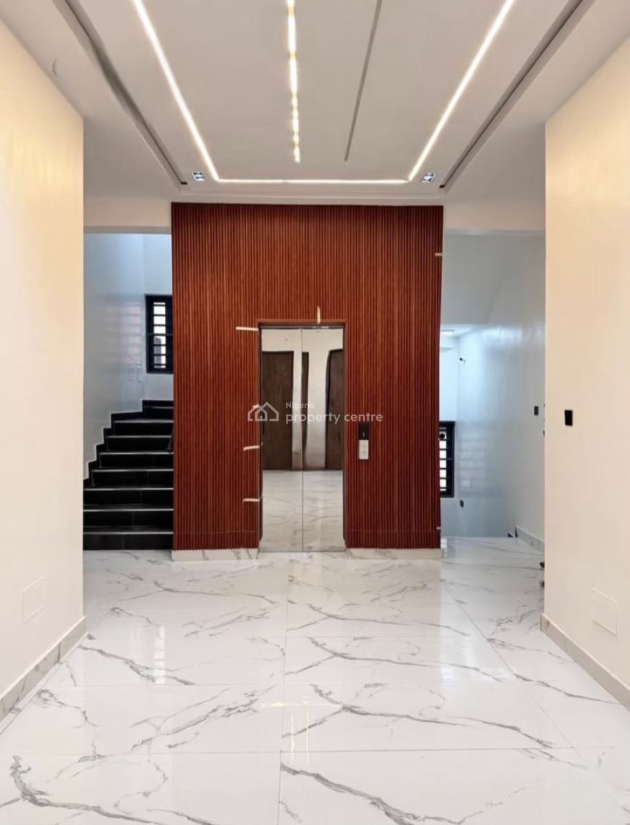 Luxurious and Spacious 3 Bedroom Apartment with Swimming Pool, Lekki Phase 1, Lekki, Lagos, Flat / Apartment for Rent