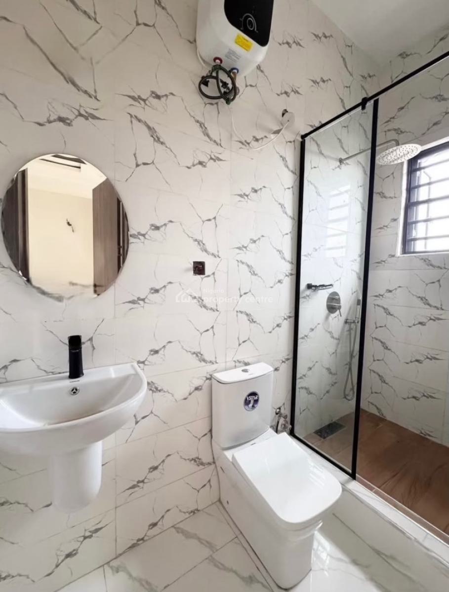 Luxurious and Spacious 3 Bedroom Apartment with Swimming Pool, Lekki Phase 1, Lekki, Lagos, Flat / Apartment for Rent