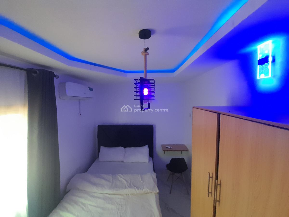 One Bedroom Apartment Luxury Decor Mood Lighting and Netflix for You, Near Shoprite Mall Lounges and Mins to Stadium and Eko Bridge Access, Surulere, Lagos, Flat / Apartment Short Let
