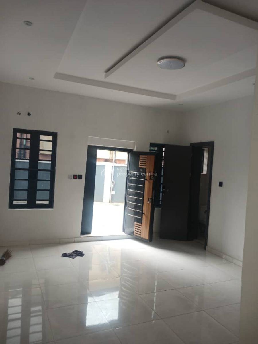 Luxurious 3 Bedrooms Flat, Gra Phase 2, Magodo, Lagos, Flat / Apartment for Sale